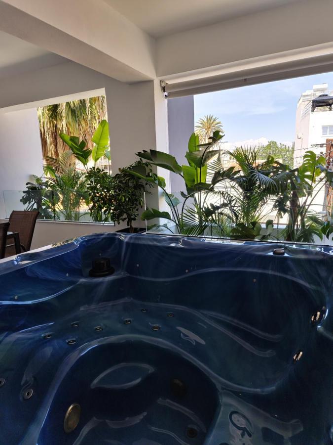 Carisa Deluxe Apartment With Jacuzzi Larnaka Exterior foto