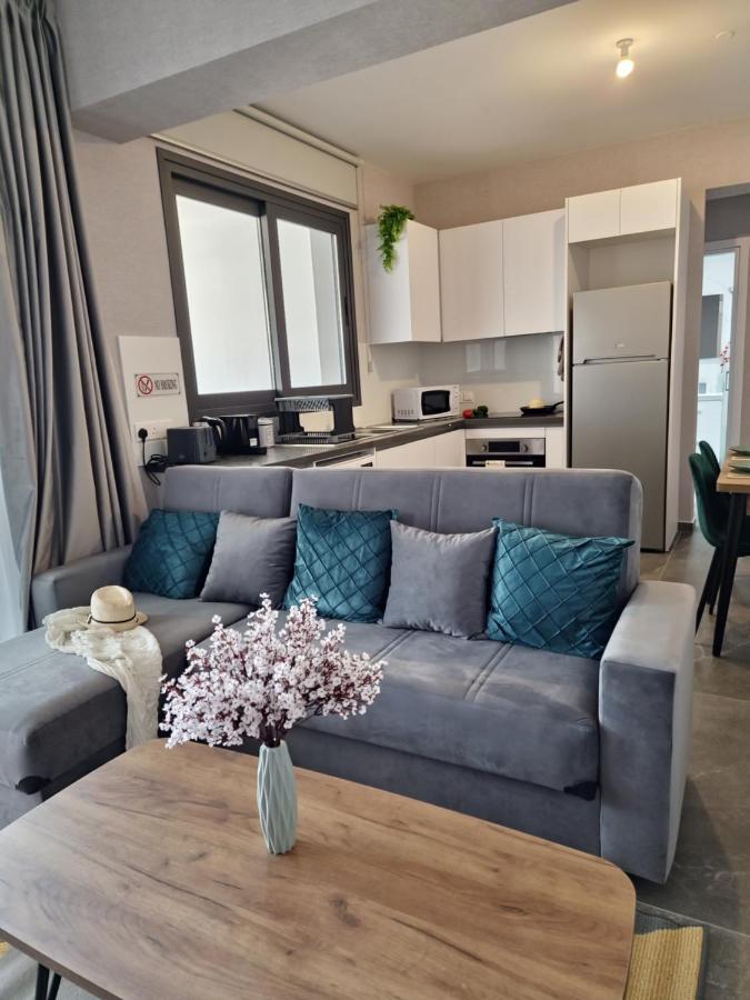 Carisa Deluxe Apartment With Jacuzzi Larnaka Exterior foto