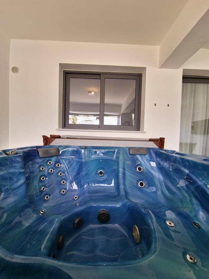 Carisa Deluxe Apartment With Jacuzzi Larnaka Exterior foto